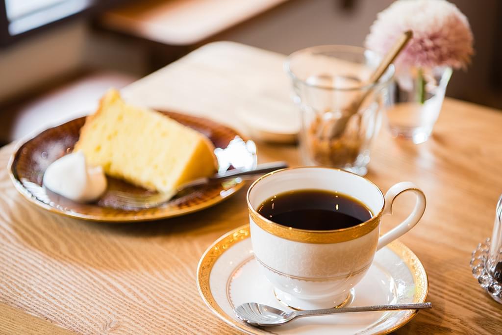 ハンドドリップで淹れる特別な一杯を味わう