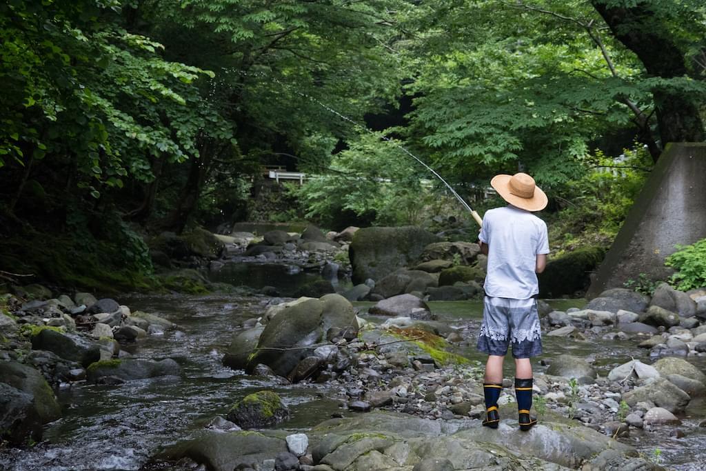 竹製の手づくり水鉄砲で童心に帰る