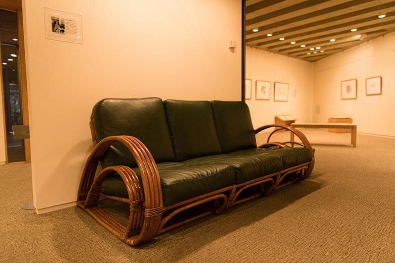 展示室のソファ