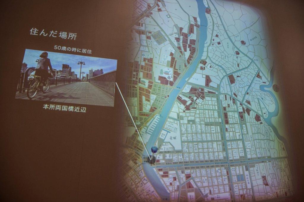「すみだ北斎美術館」にあるタッチパネル式のモニター